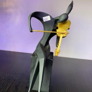 violinist sculpture